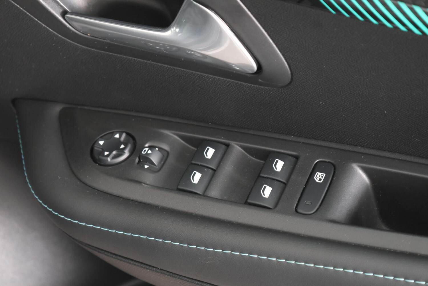 Used Peugeot 208 for sale - 77586937: Photo 45