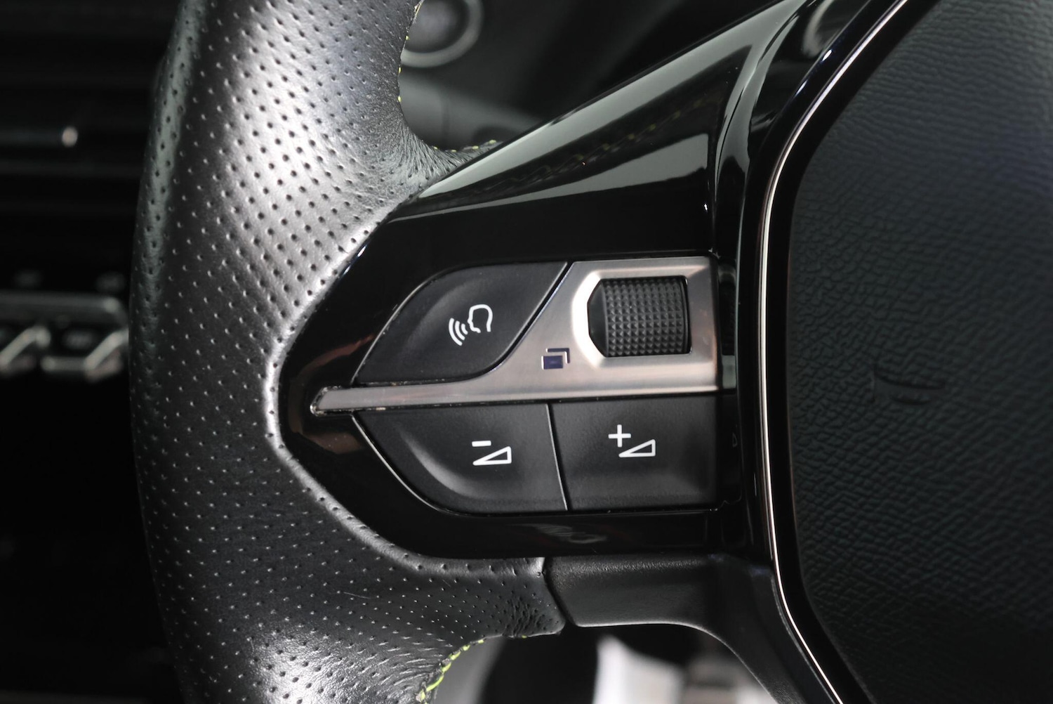 Used Peugeot 2008 for sale - 78136132: Photo 24