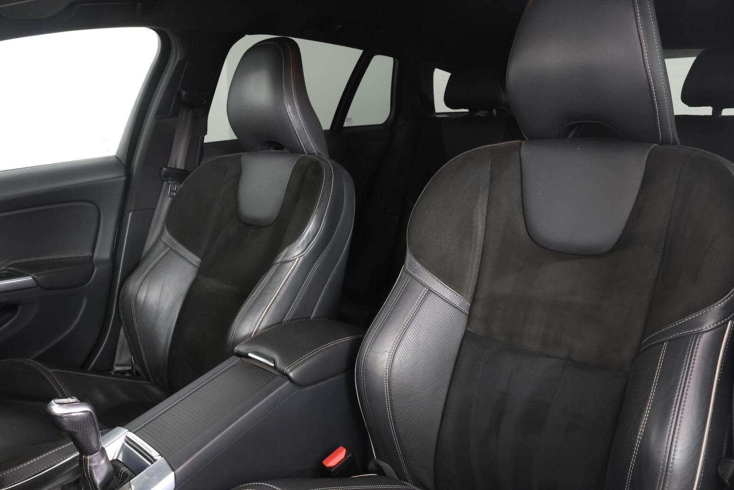 Used Volvo V60 for sale - 77705173: Photo 2