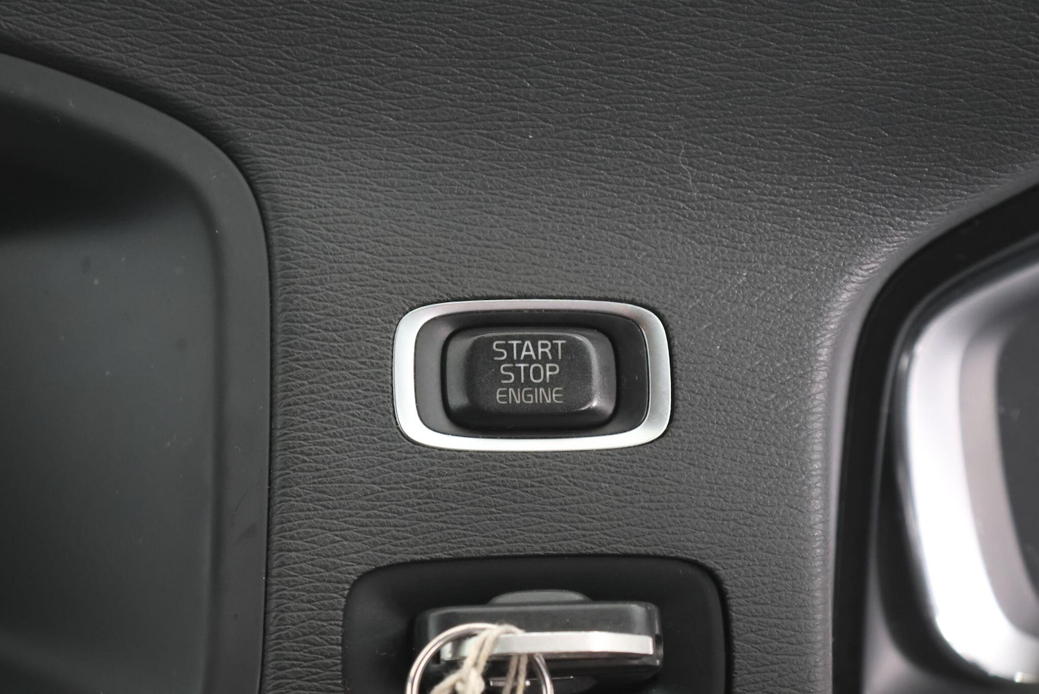 Used Volvo V60 for sale - 77705173: Photo 39