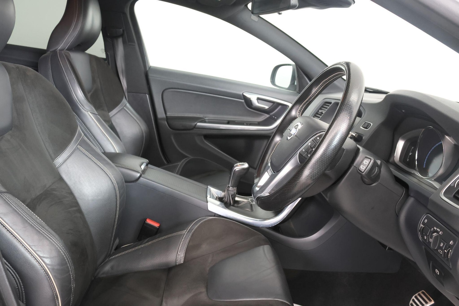 Used Volvo V60 for sale - 77705173: Photo 45