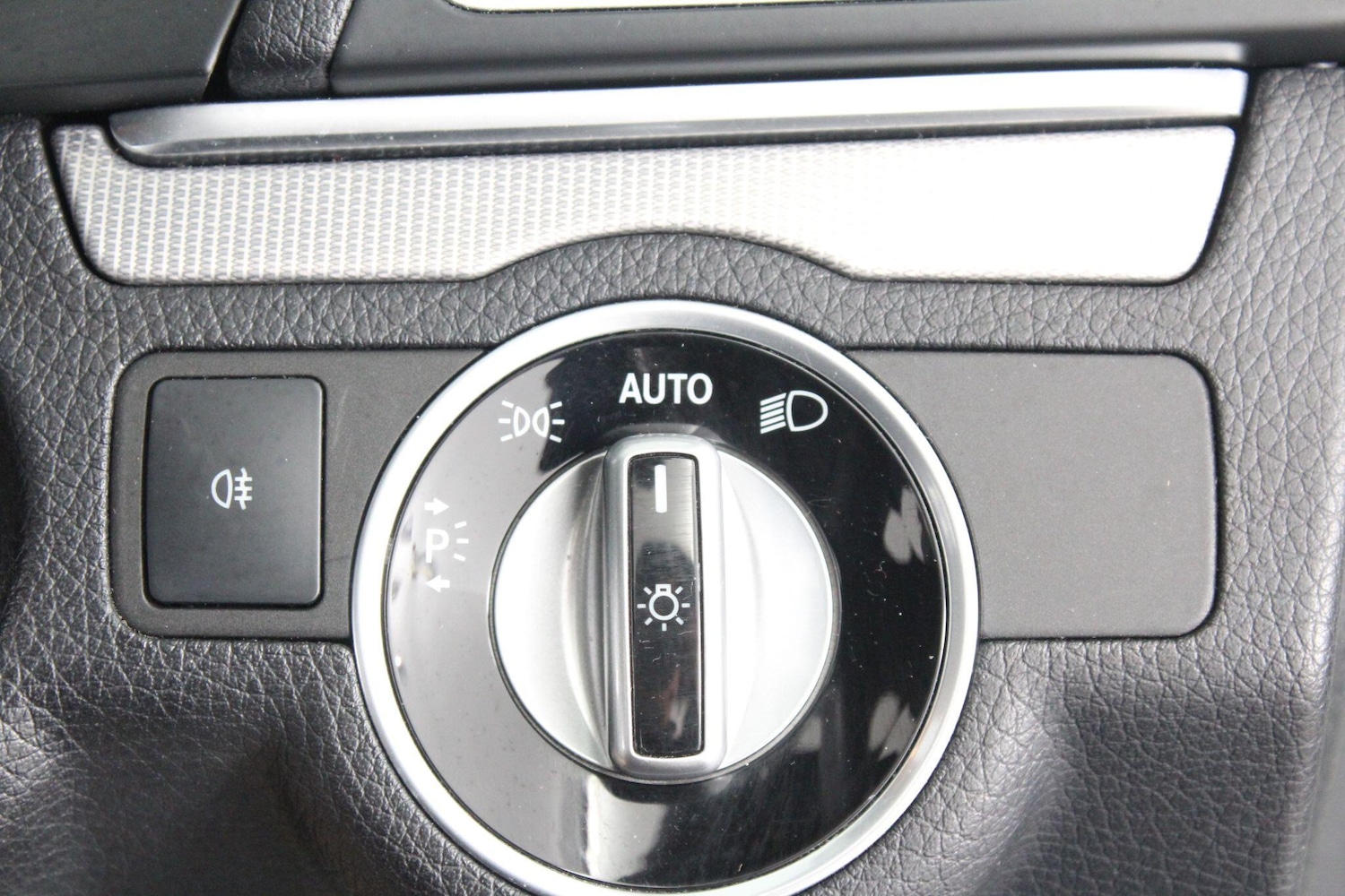 Used Mercedes-Benz E Class 2015 for sale - 76990852: Photo 56