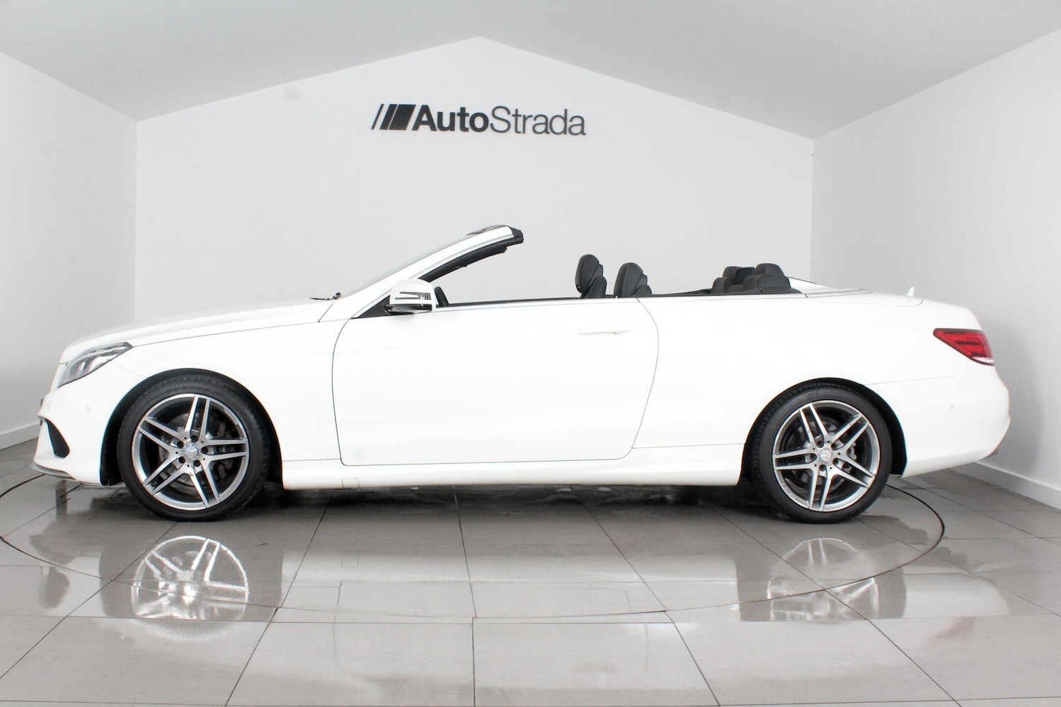 Used Mercedes-Benz E Class 2015 for sale - 76990852: Photo 9