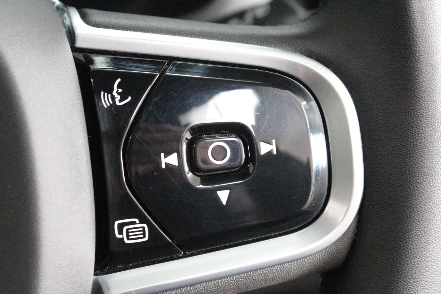 Used Volvo XC60 for sale - 76992540: Photo 29