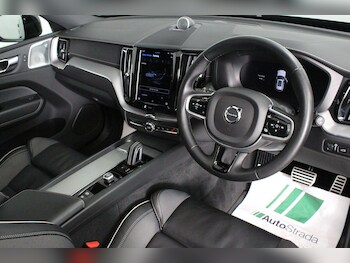 Used Volvo XC60 2021 for sale - 76992540: Photo