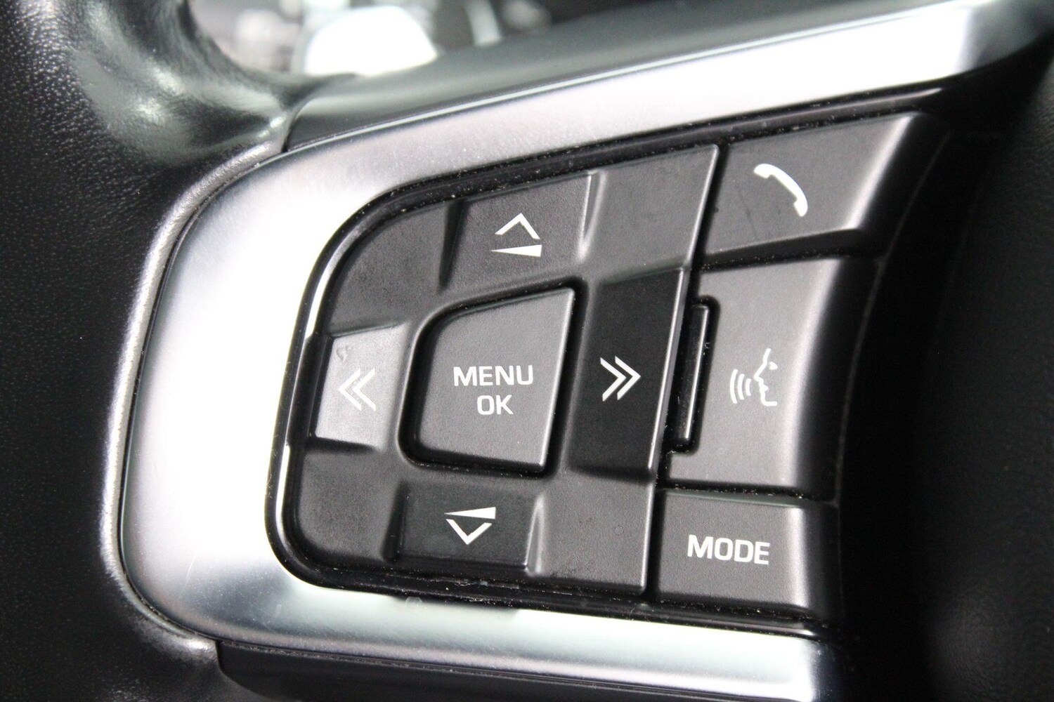 Used Jaguar F-Pace 2020 for sale - 76989380: Photo 32