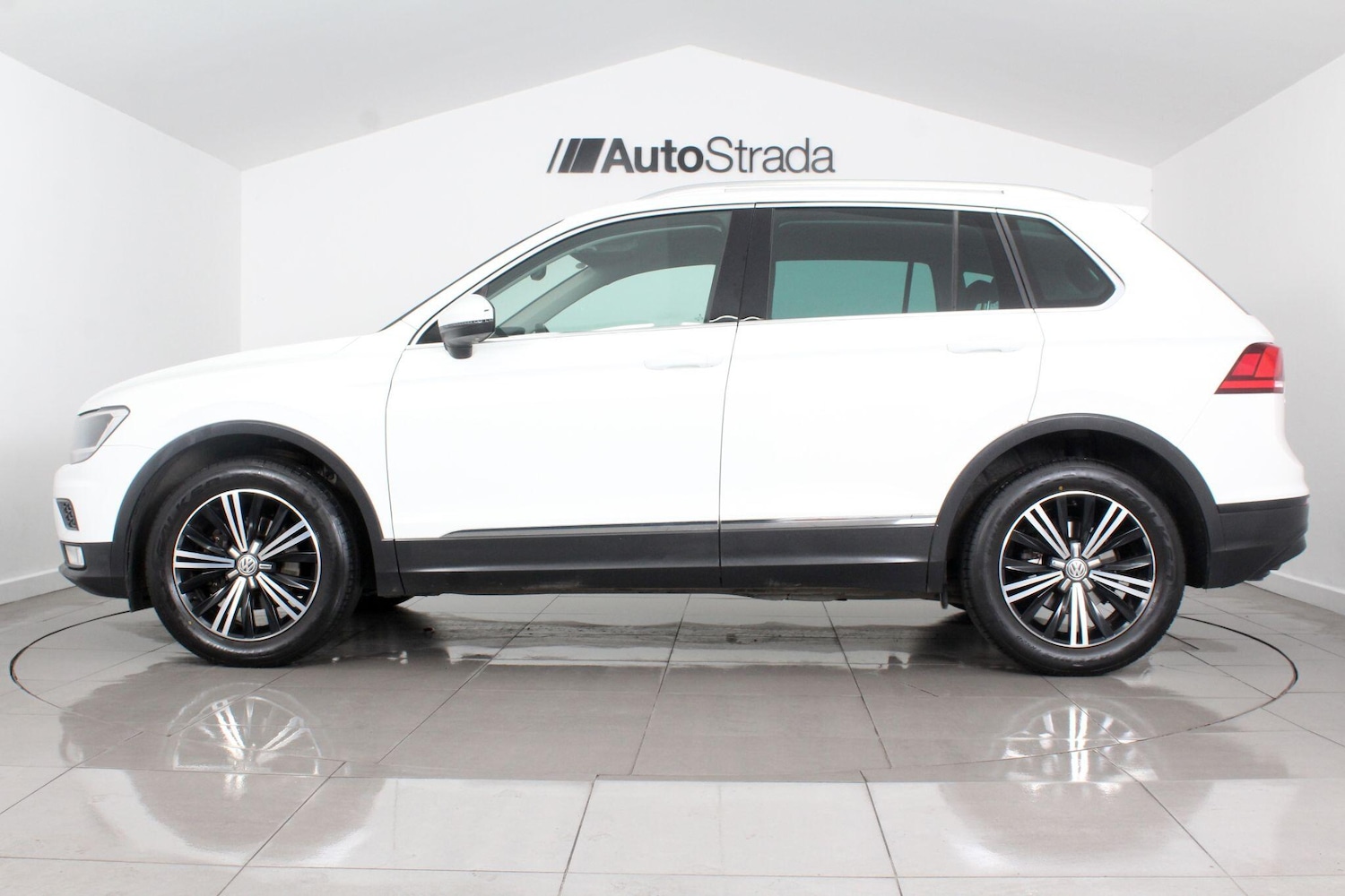 Used Volkswagen Tiguan for sale - 76997690: Photo 9