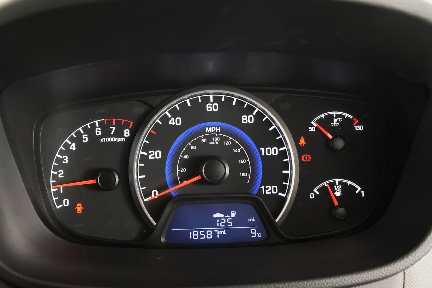 Used Hyundai i10 2018 for sale - 76989447: Photo 34