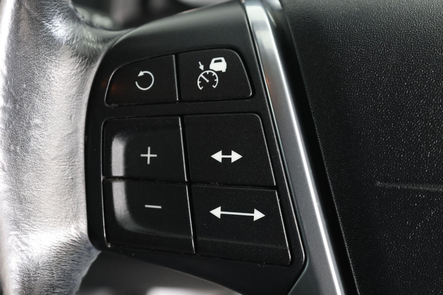 Used Volvo XC60 2015 for sale - 77120522: Photo 20