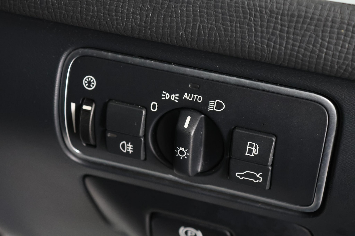 Used Volvo XC60 2015 for sale - 77120522: Photo 27