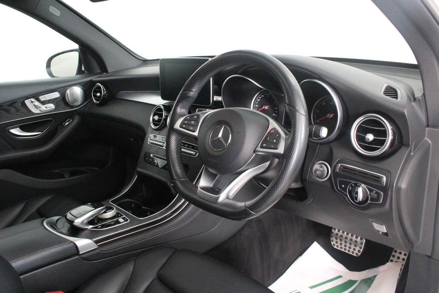 Used Mercedes-Benz GLC 2016 for sale - 77016034: Photo 2