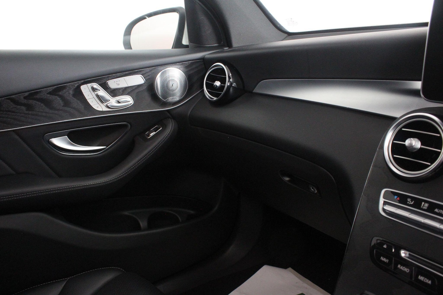 Used Mercedes-Benz GLC 2016 for sale - 77016034: Photo 54