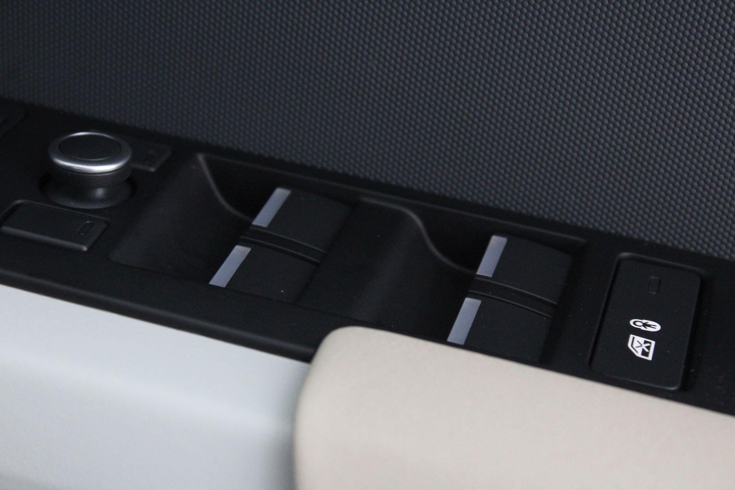 Used Land Rover Defender 110 for sale - 77330421: Photo 48