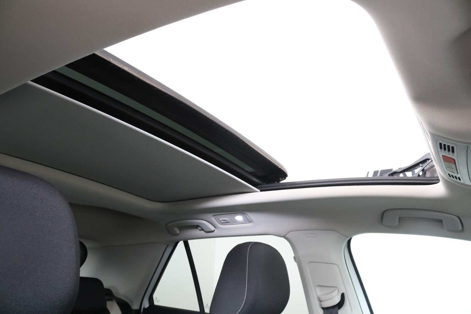 Used Volkswagen T-Roc 2019 for sale - 77021057: Photo 4