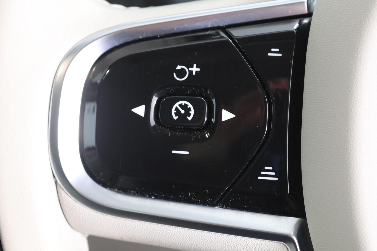 Used Volvo XC60 2023 for sale - 77705054: Photo 24