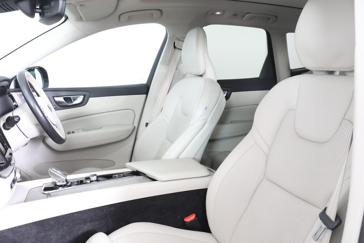 Used Volvo XC60 2023 for sale - 77705054: Photo 4