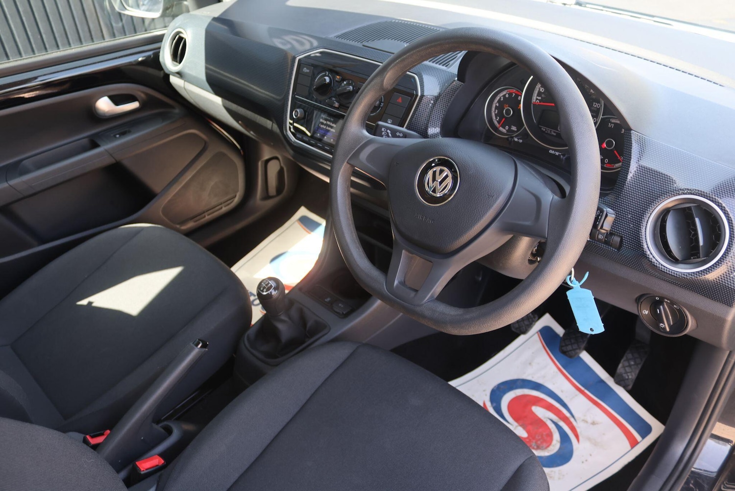Used Volkswagen up! 2019 for sale - 78185700: Photo 2