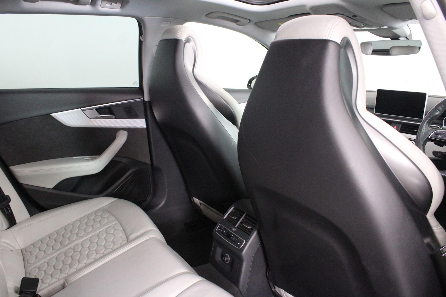 Used Audi RS4 2018 for sale - 76994368: Photo 77