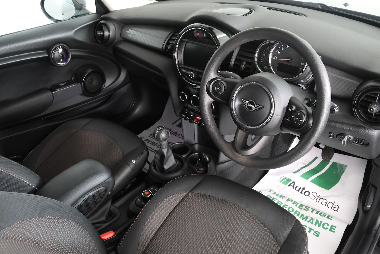 Used MINI Hatch 2018 for sale - 77344009: Photo 2