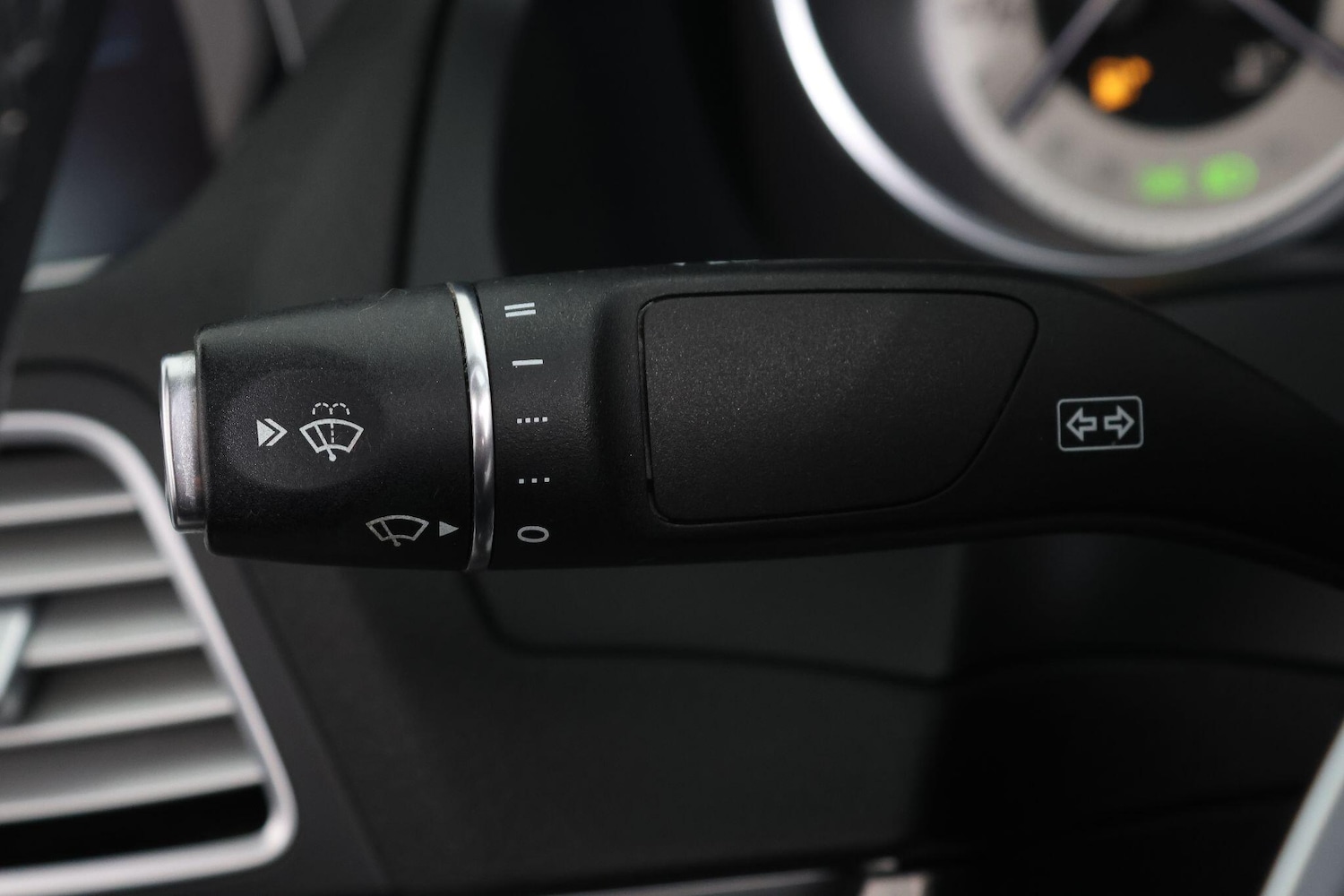 Used Mercedes-Benz E Class for sale - 76990997: Photo 31