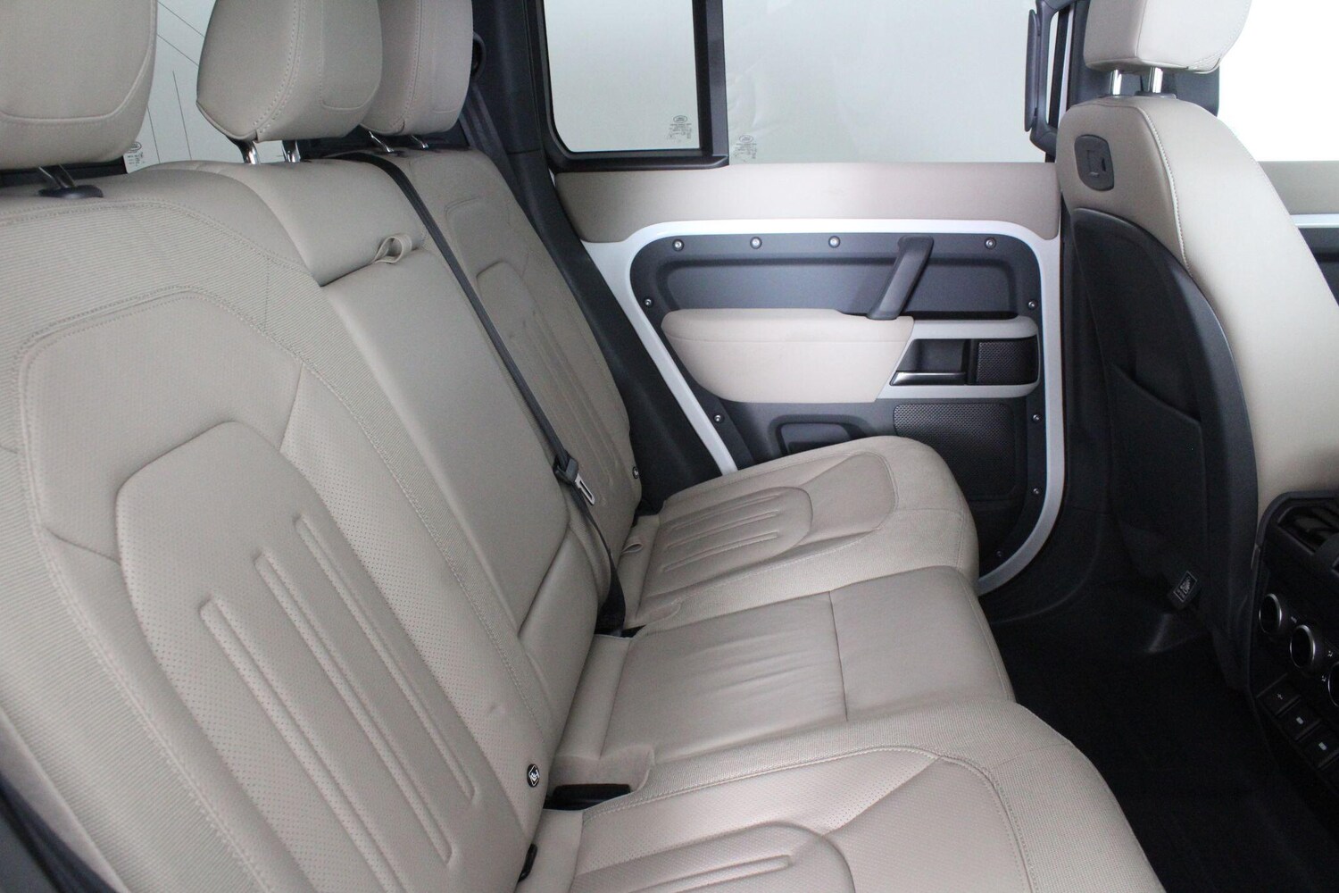 Used Land Rover Defender 2020 for sale - 77345396: Photo 64