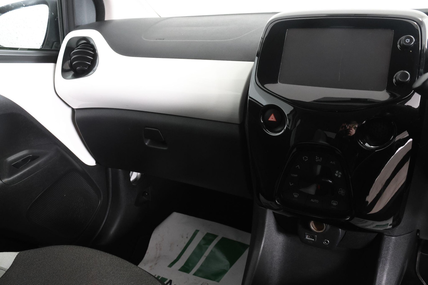 Used Toyota AYGO 2017 for sale - 77255549: Photo 45