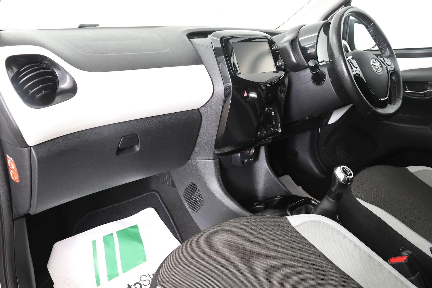 Used Toyota AYGO 2017 for sale - 77255549: Photo 46