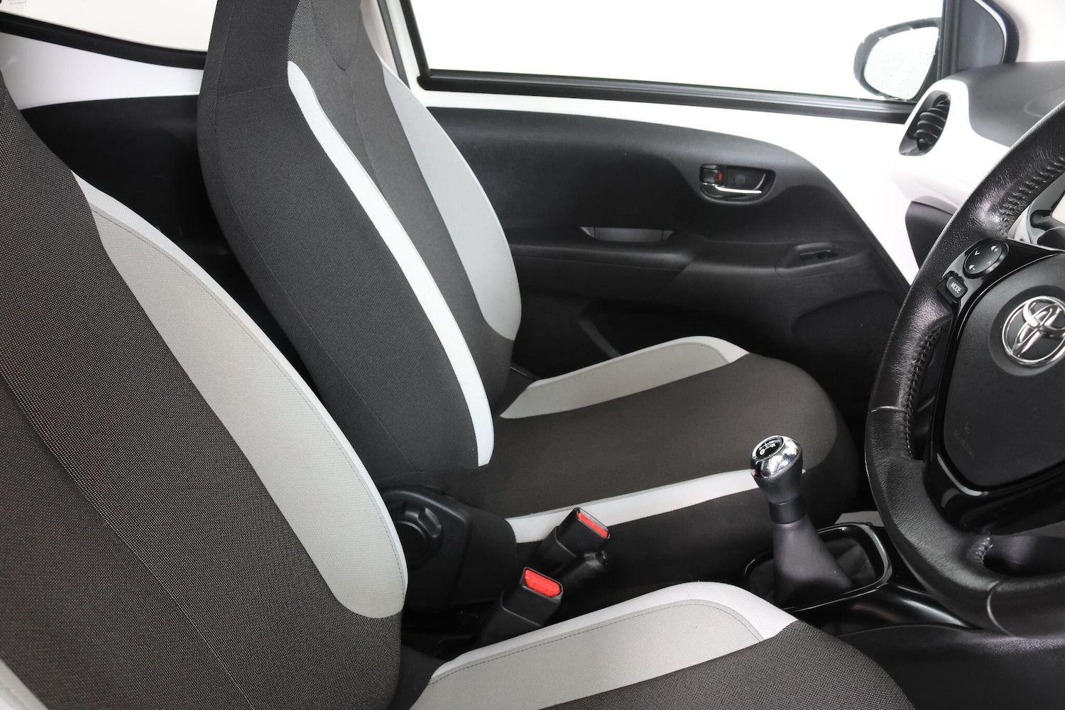 Used Toyota AYGO 2017 for sale - 77255549: Photo 51