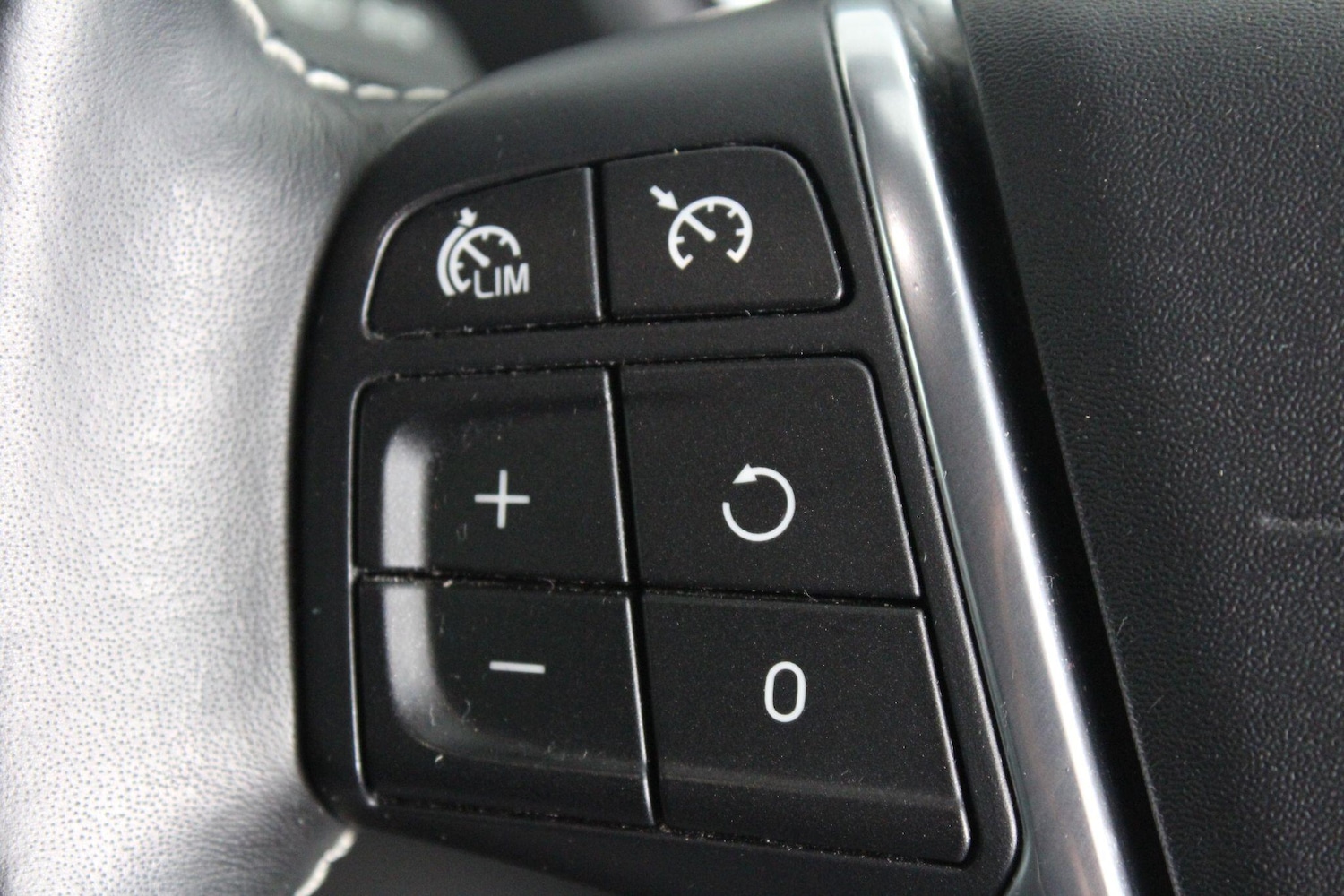 Used Volvo V40 2019 for sale - 76993618: Photo 26