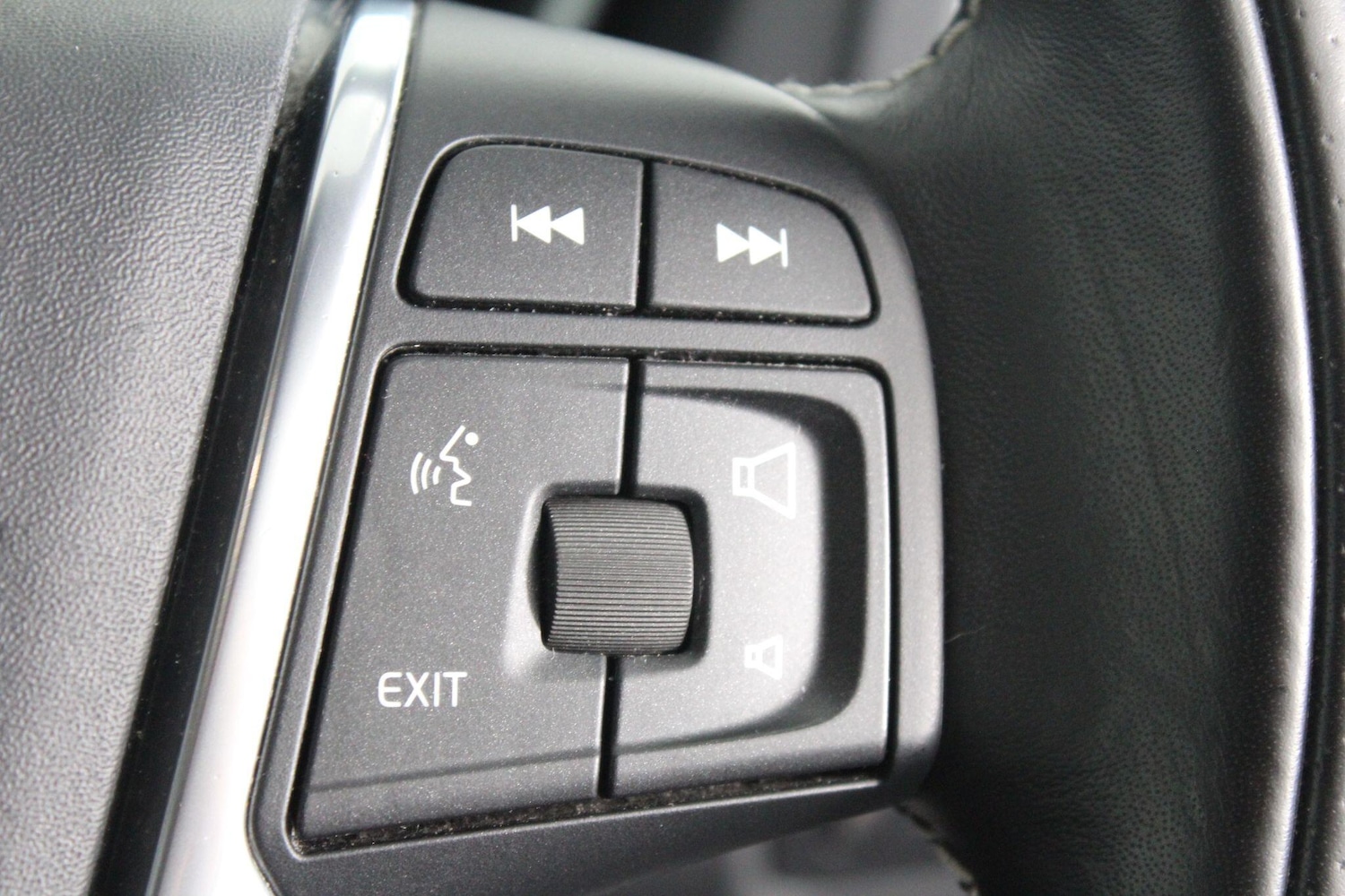 Used Volvo V40 2019 for sale - 76993618: Photo 29