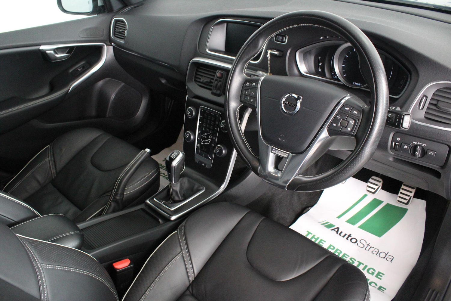 Used Volvo V40 2019 for sale - 76993618: Photo 3