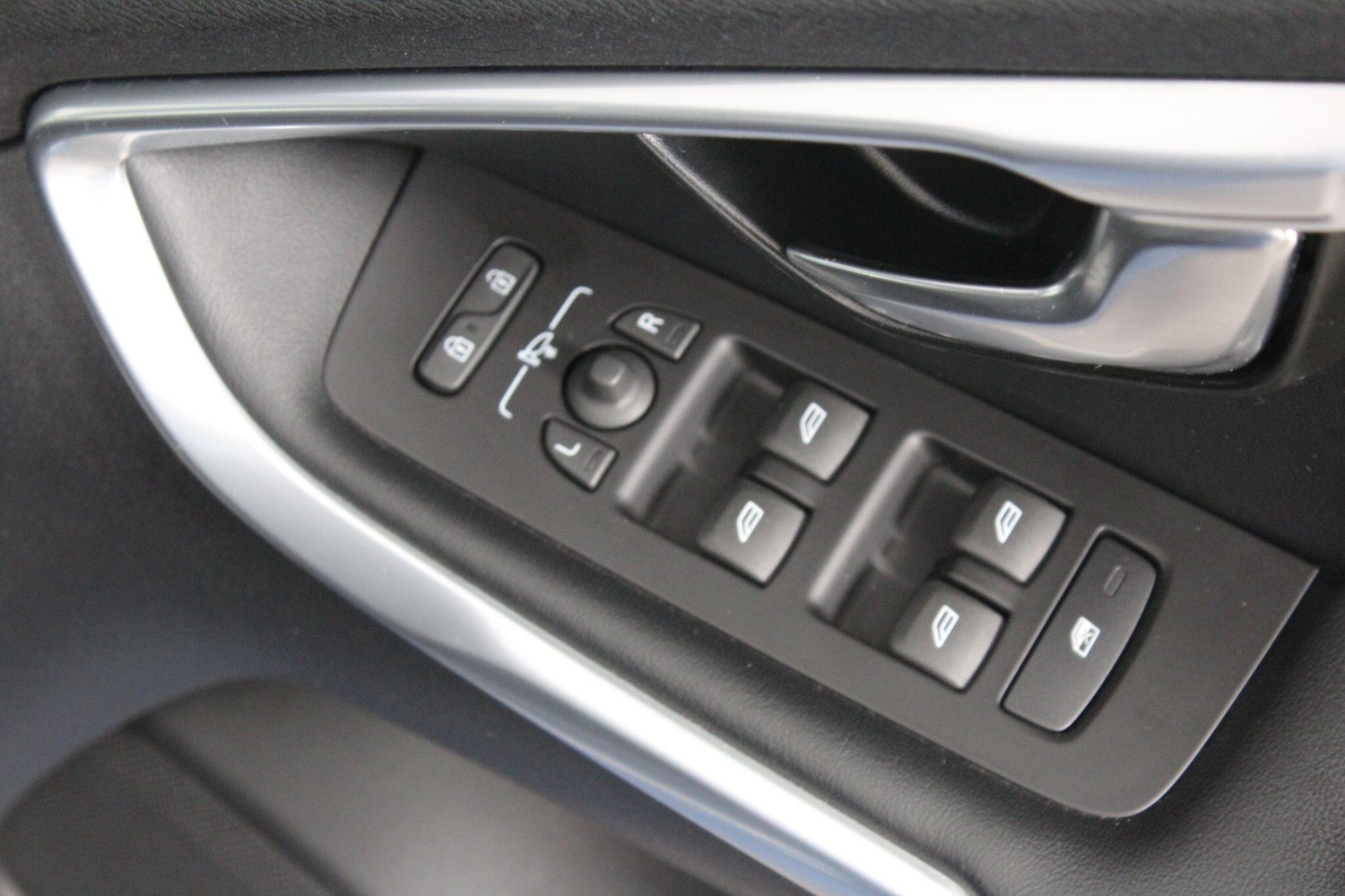 Used Volvo V40 2019 for sale - 76993618: Photo 41