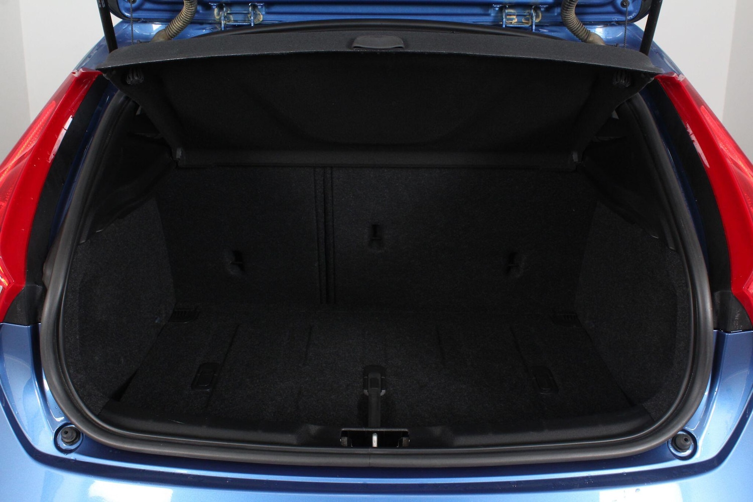 Used Volvo V40 2019 for sale - 76993618: Photo 65