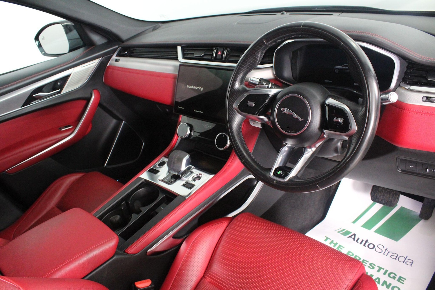 Used Jaguar F-Pace 2021 for sale - 76992848: Photo 2