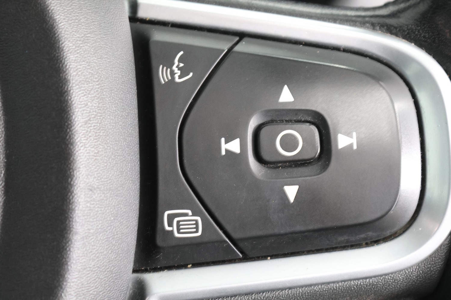 Used Volvo XC60 2018 for sale - 77120834: Photo 30