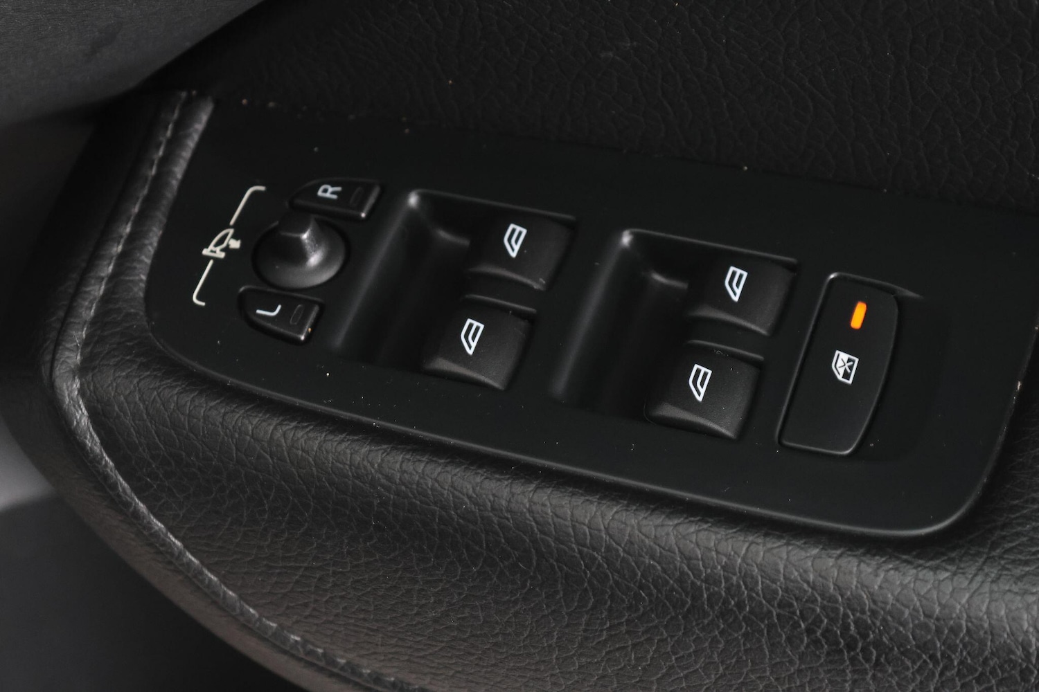 Used Volvo XC60 2018 for sale - 77120834: Photo 60