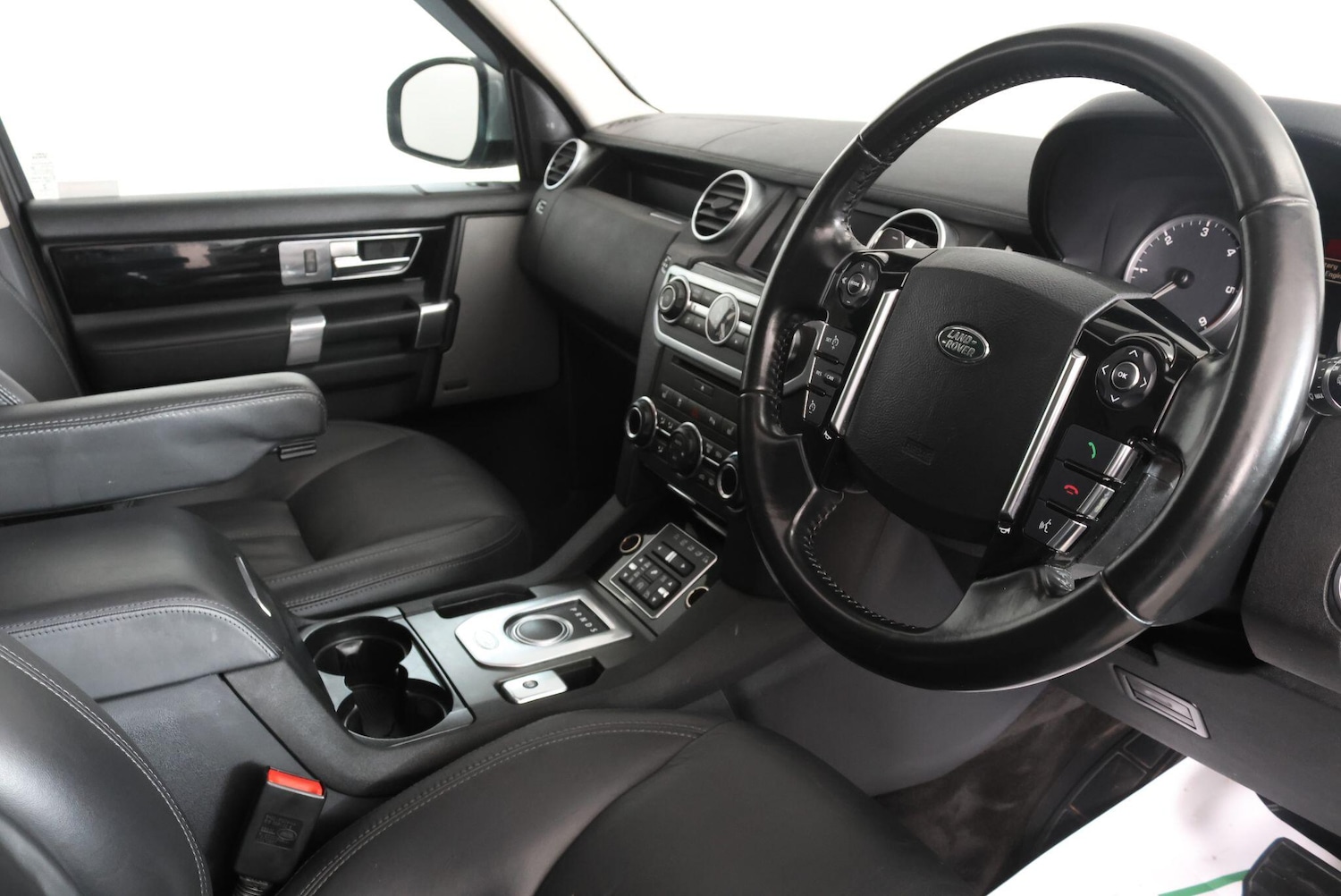 Used Land Rover Discovery 2015 for sale - 77646160: Photo 2