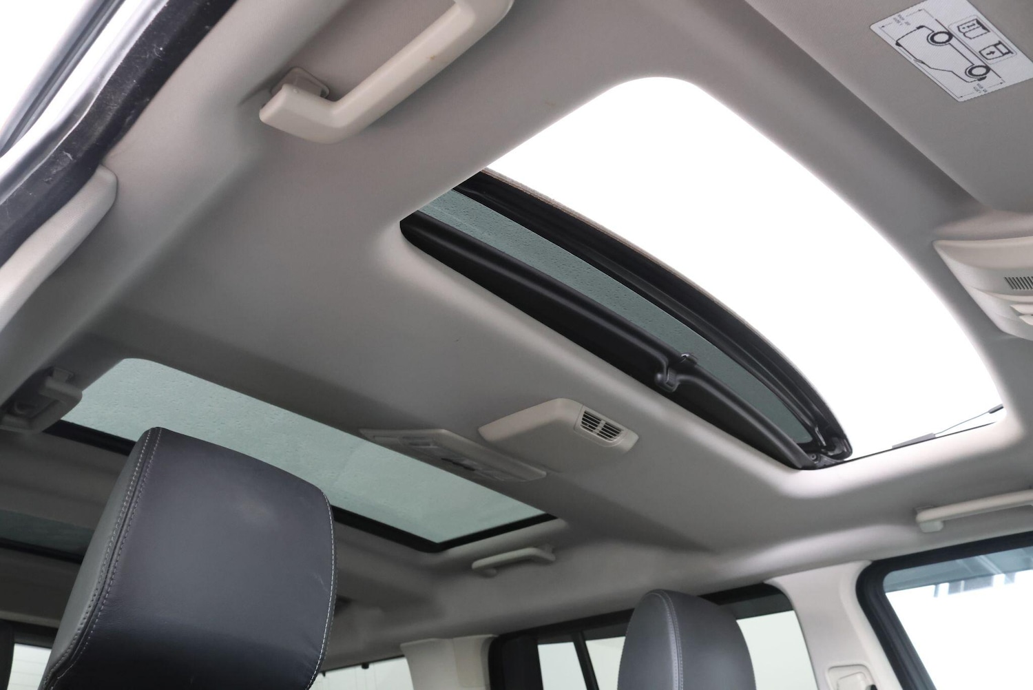 Used Land Rover Discovery 2015 for sale - 77646160: Photo 4