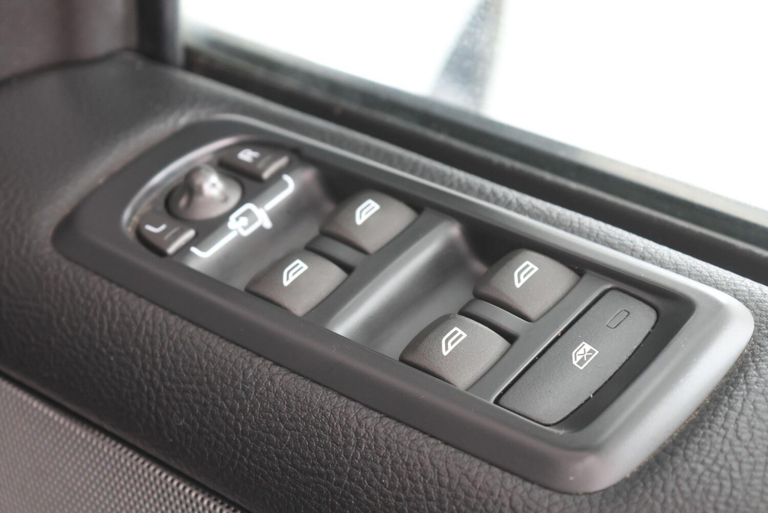 Used Land Rover Discovery 2015 for sale - 77646160: Photo 52