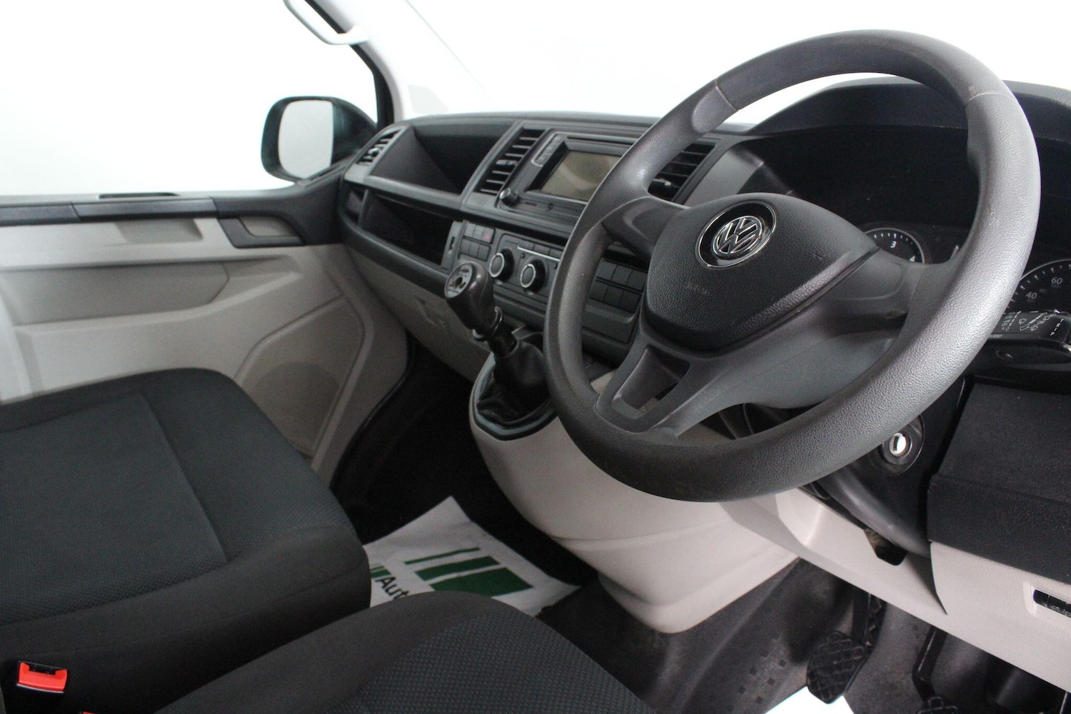 Used Volkswagen Transporter 2016 for sale - 76993325: Photo 2