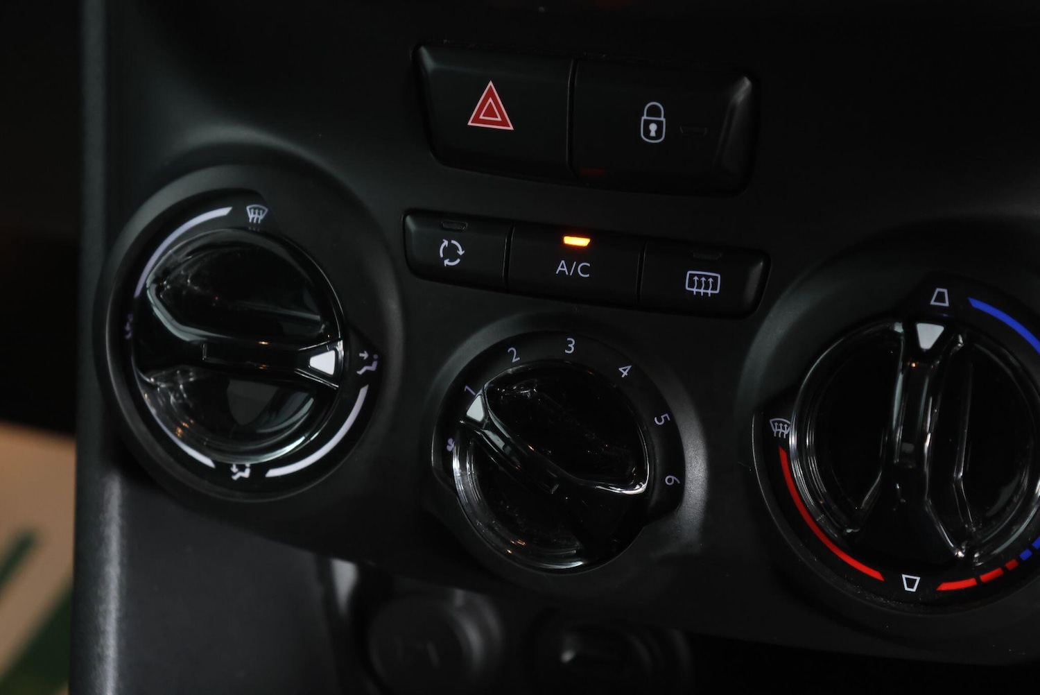 Used Peugeot 208 2016 for sale - 77345291: Photo 37