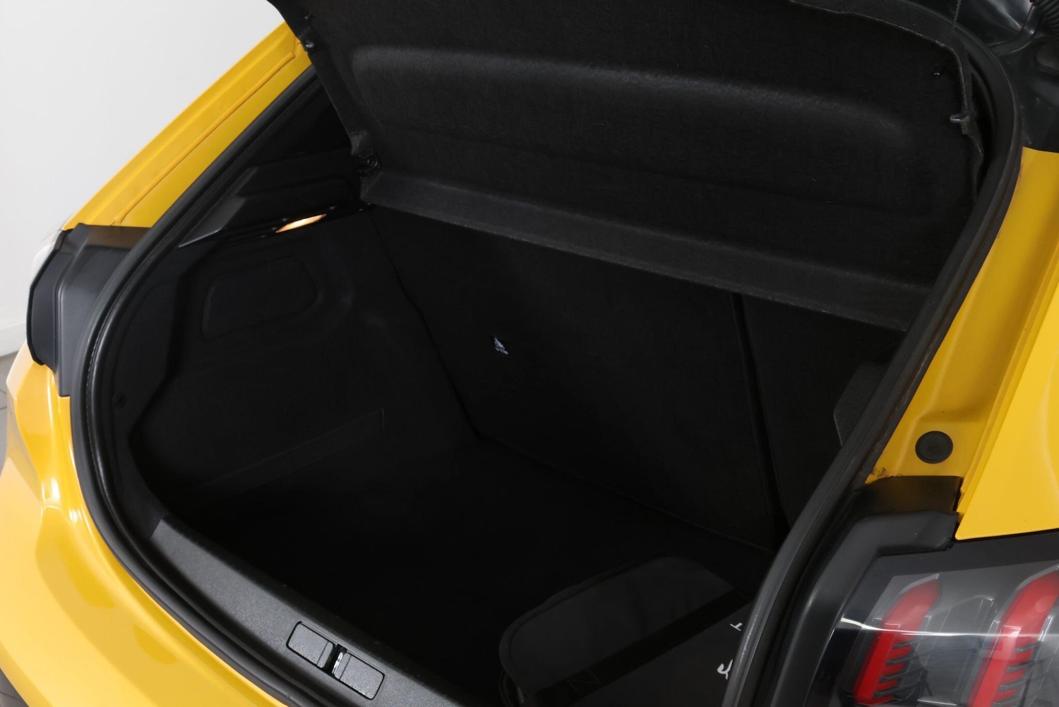 Used Peugeot E-208 for sale - 77659033: Photo 67