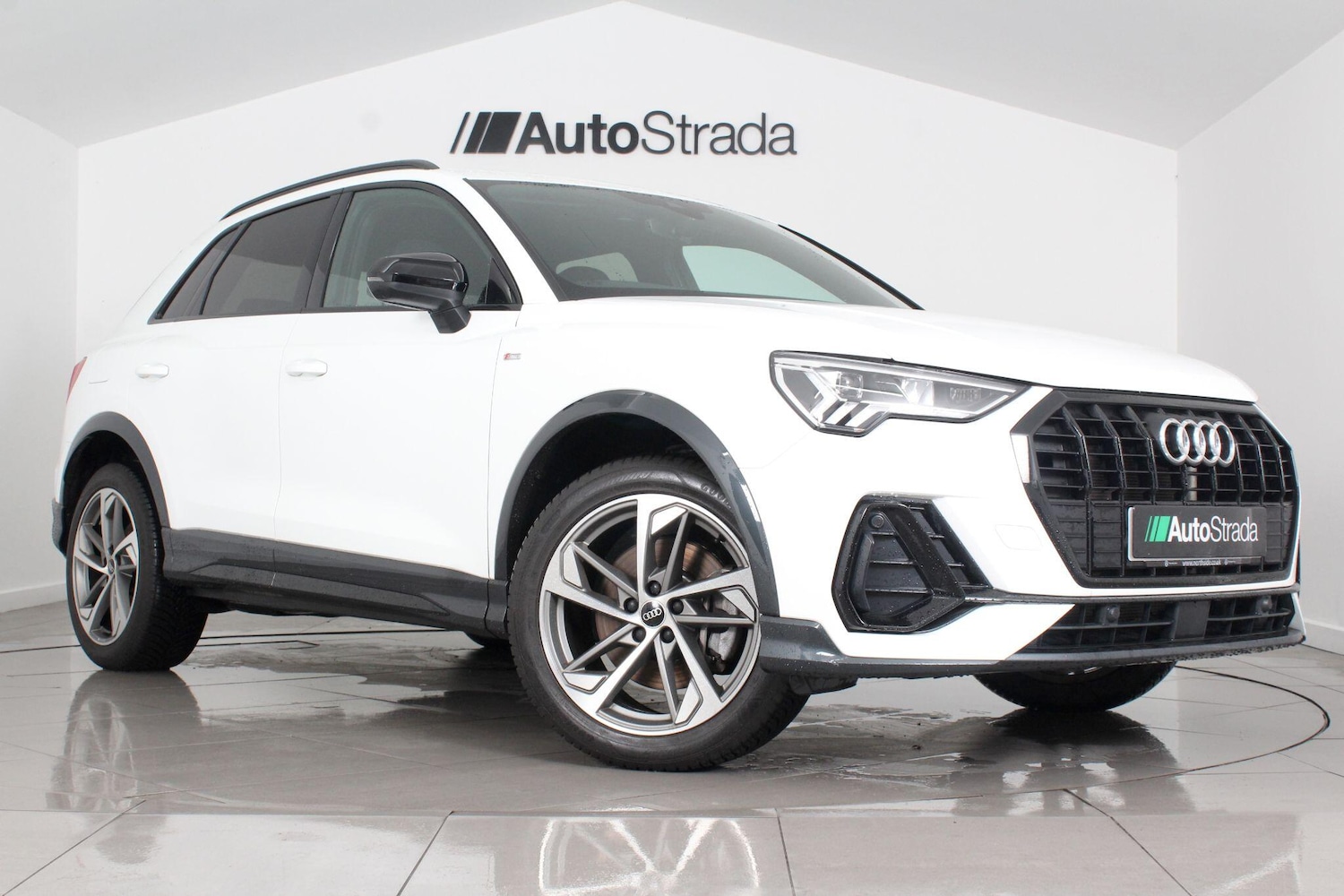 Used Audi Q3 for sale - 76997293: Photo 1