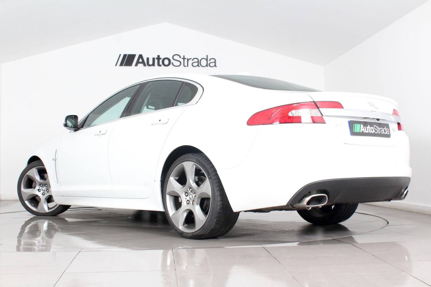 Used Jaguar XF 2011 for sale - 76992418: Photo 14