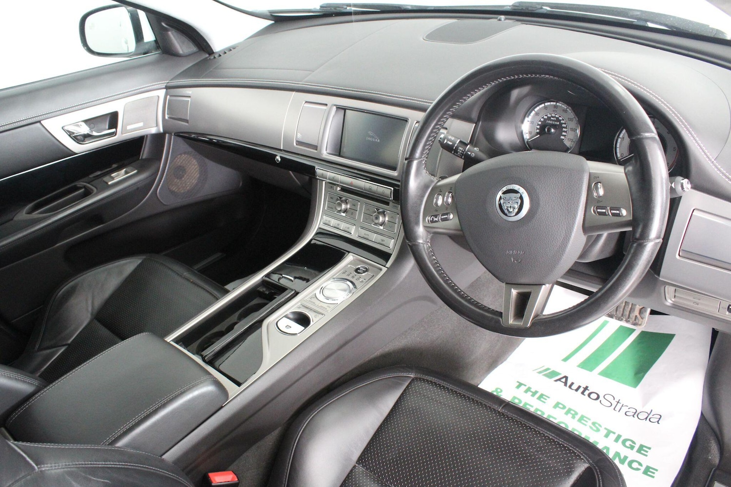 Used Jaguar XF 2011 for sale - 76992418: Photo 3