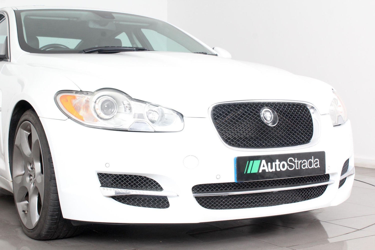 Used Jaguar XF 2011 for sale - 76992418: Photo 61