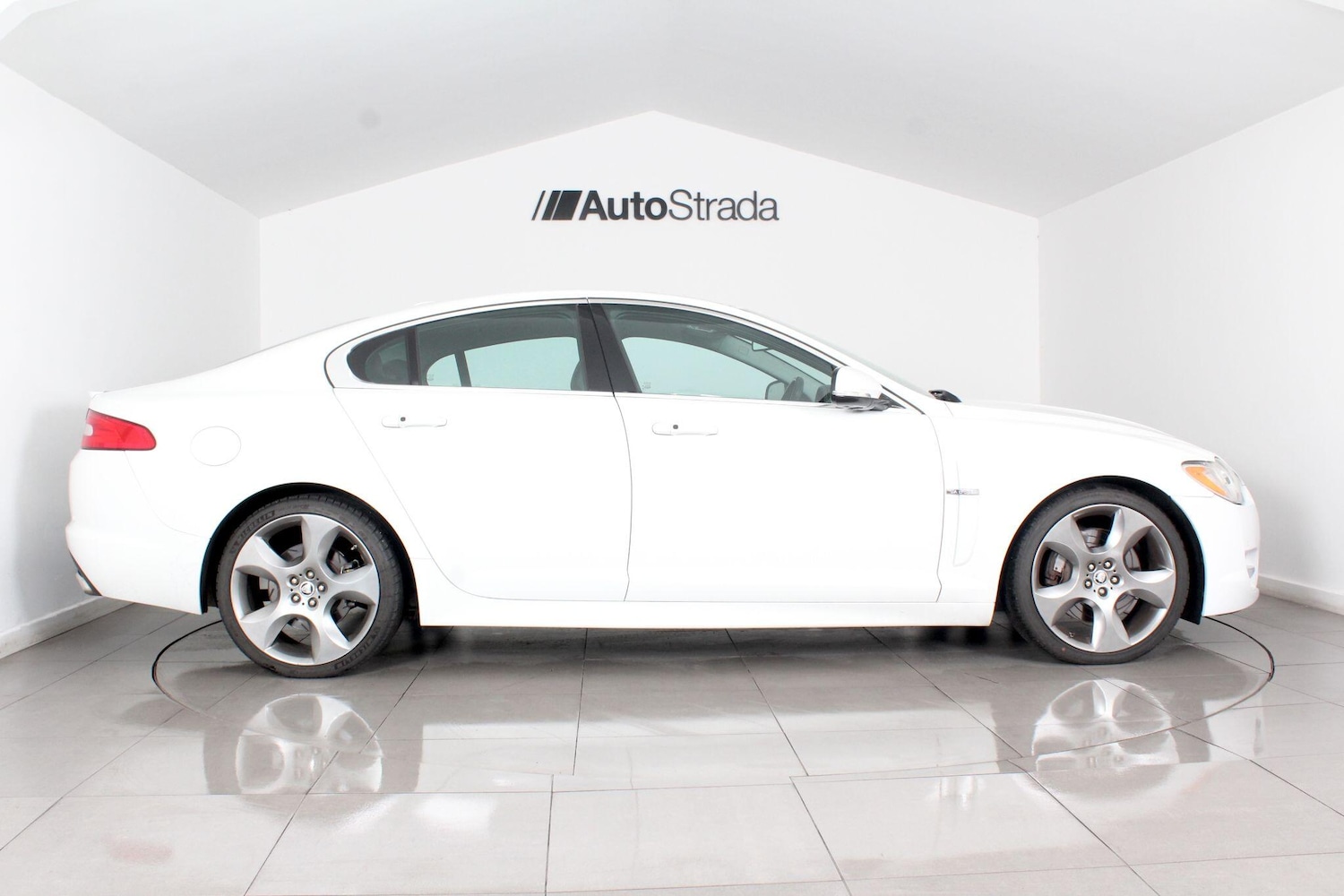 Used Jaguar XF 2011 for sale - 76992418: Photo 7