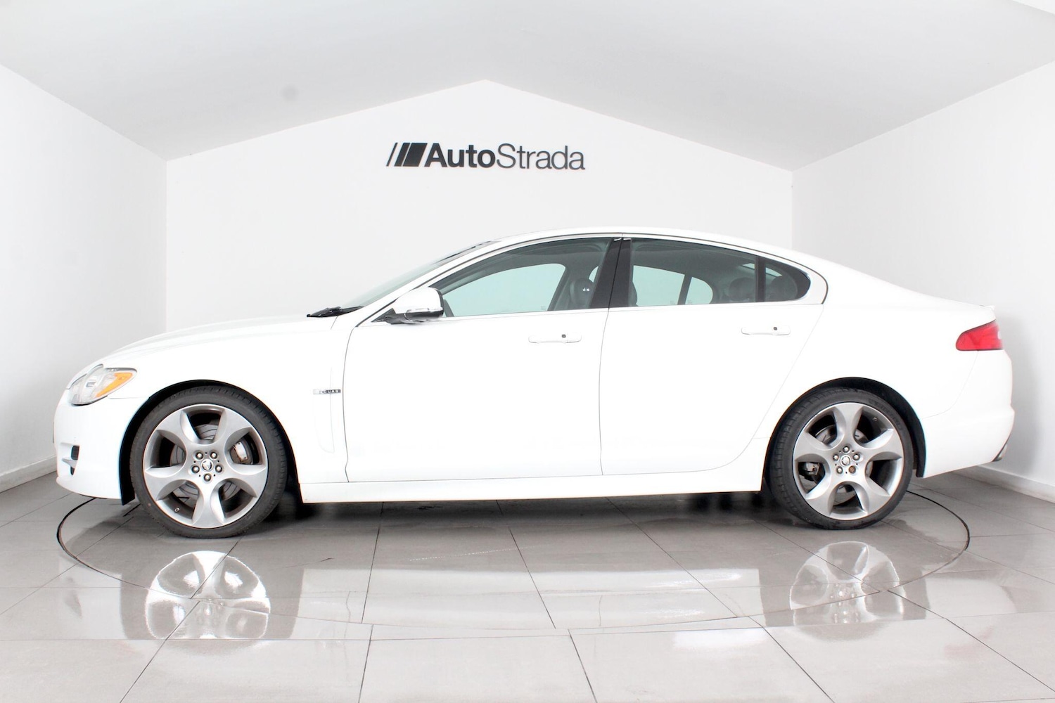 Used Jaguar XF 2011 for sale - 76992418: Photo 9