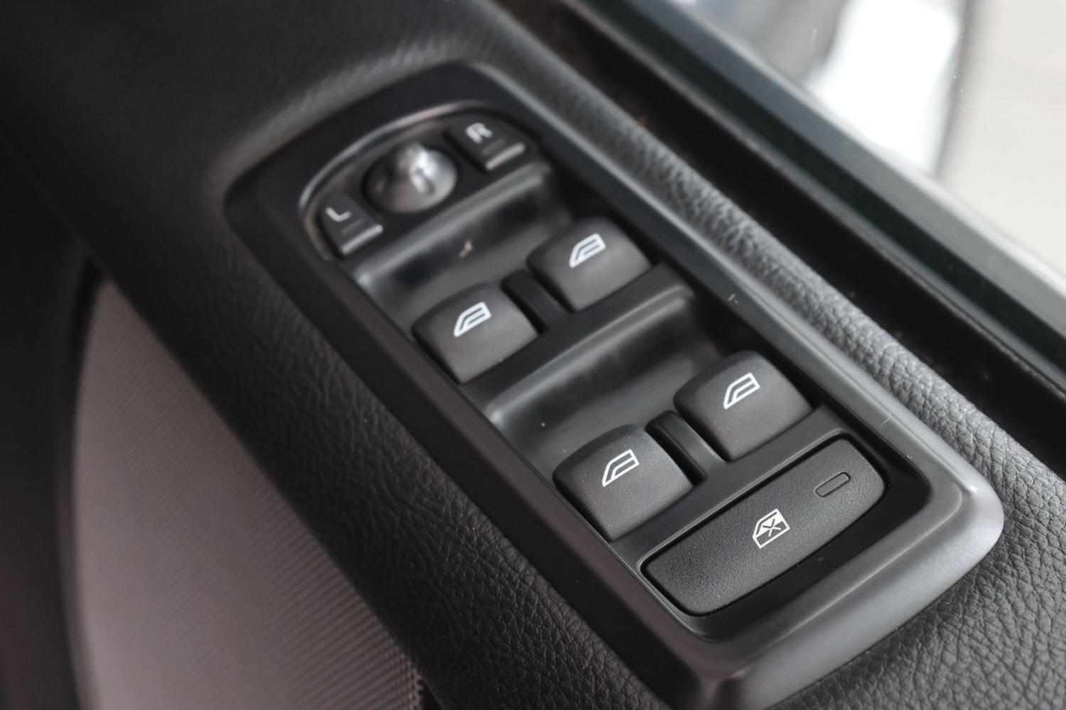 Used Land Rover Discovery 2013 for sale - 77057157: Photo 25