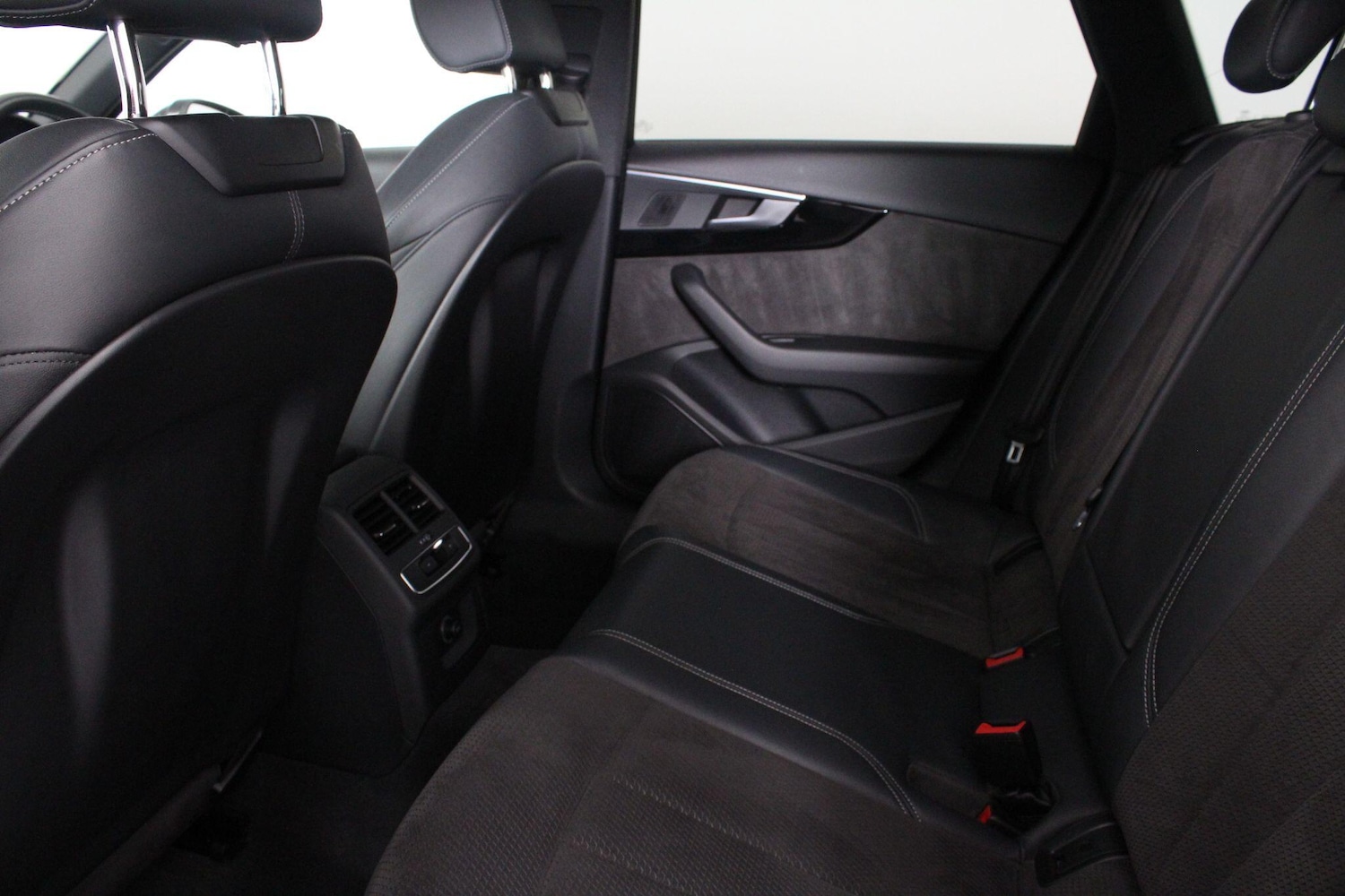 Used Audi A4 Avant for sale - 76997829: Photo 73